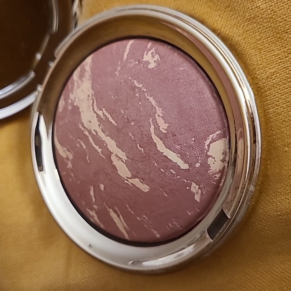 Ciaté London Marbled Light Illuminating Blush - Picture 3 of 3